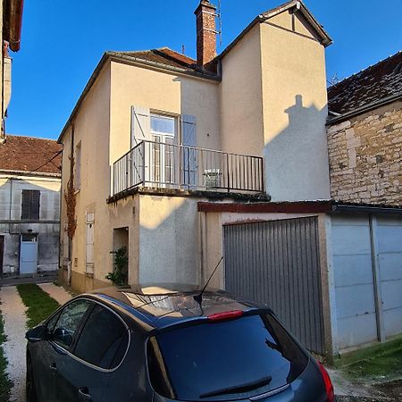 Alba - Terrasse, Local A Velos Et Parking Au Centre Historique Tonnerre Exteriér fotografie