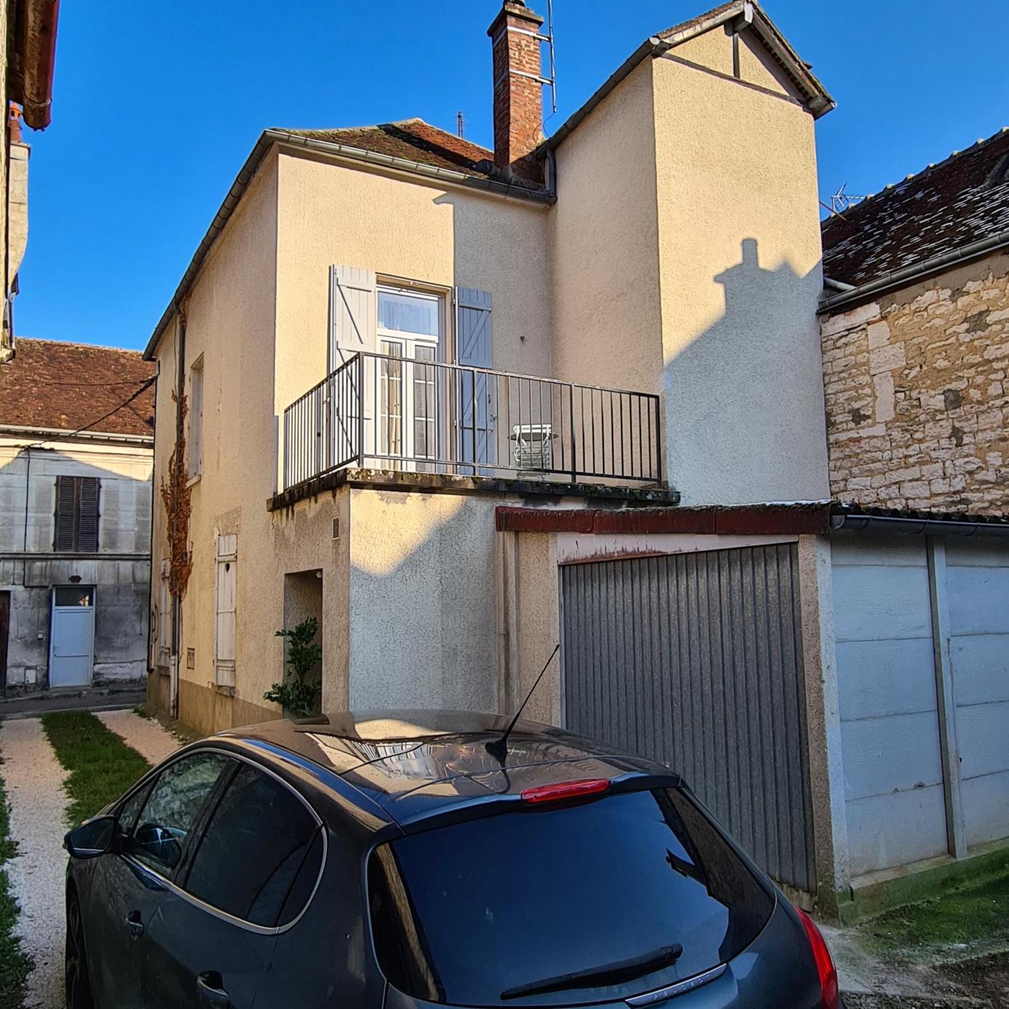 Alba - Terrasse, Local A Velos Et Parking Au Centre Historique Tonnerre Exteriér fotografie